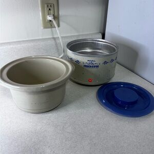 Vintage Rival Crockette Slow Cooker with Blue Lid